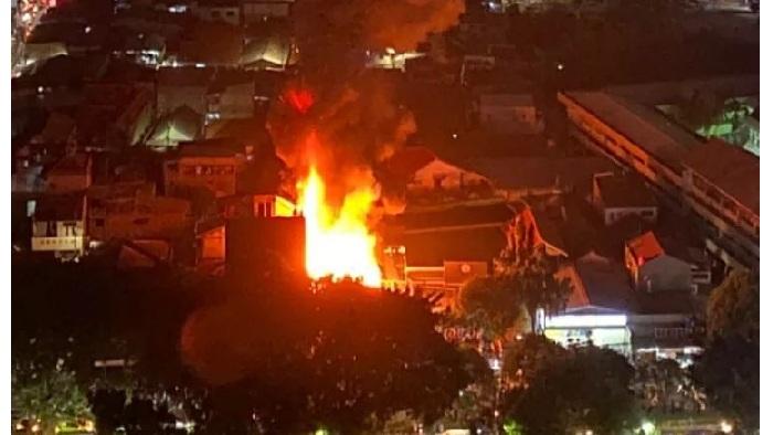 105 Motor Hangus Terbakar dalam Kebakaran Rumah Makan Soto Seger Dekat Gandaria City