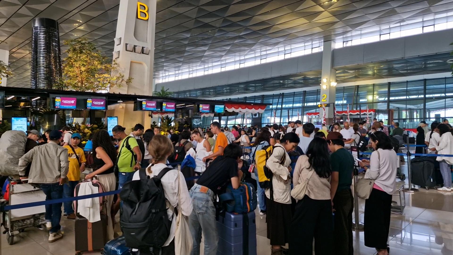 penundaan-keberangkatan-akibat-hujan-deras-Bandara-Soetta.jpg