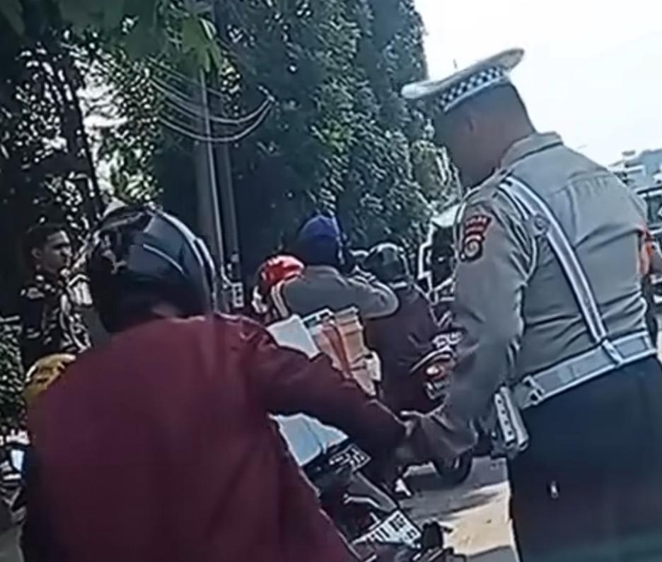 Polantas yang Viral Terima Salam Tempel Saat Razia di Jaksel Diperiksa Propam