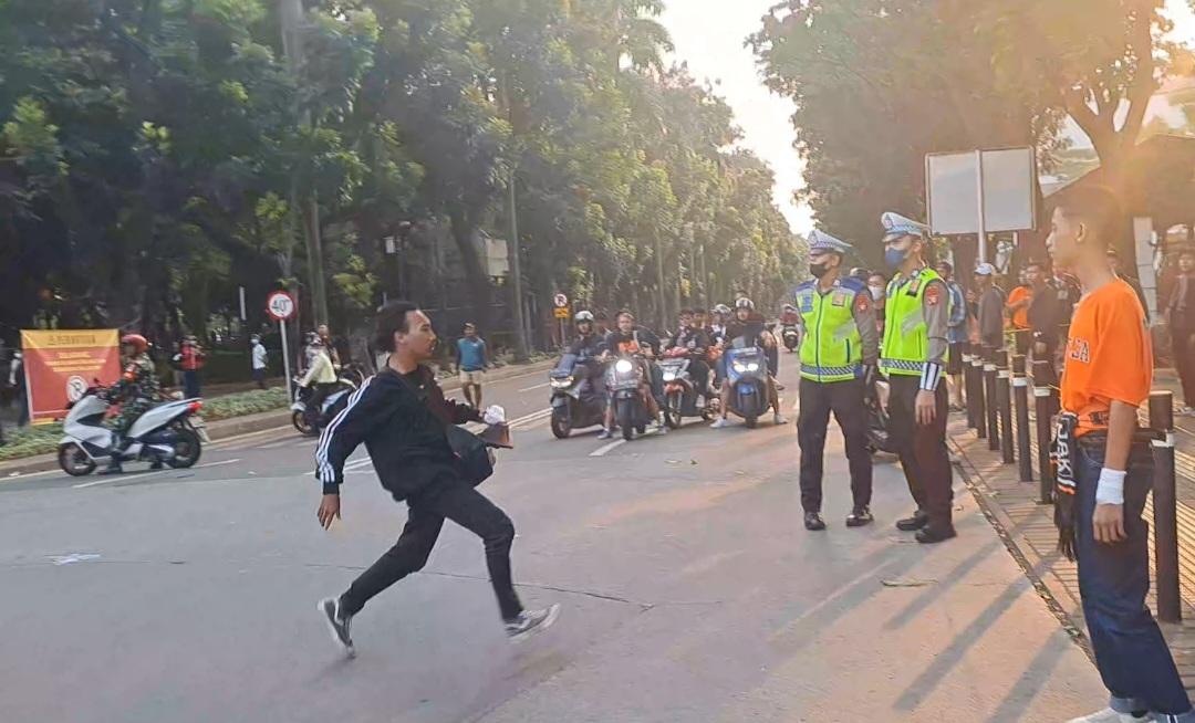 FAKTA Seorang Pria Sempat Dituduh Provokator Karena Bawa Batu di Laga Persija vs Persebaya di GBK