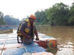 Ade-Yunus-di-Sungai-Cisadane.jpg