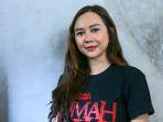 Aura-Kasih-dalam-acara-jumpa-pers-Rumah-Iblis.jpg