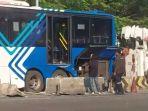 Bus-Transjakarta-yang-telah-mengalami-kecelakaan-tunggal-di-Jalan-Pluit-Putra-Jakarta-Utara.jpg