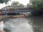 Hanyut-di-aliran-Kali-Ciliwung.jpg
