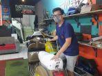 Helmy-Vespa-Pvlen.jpg