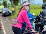 Heni-Tania-turun-langsung-menyalurkan-bantuan-ke-lokasi-penampungan-korban-gempa-Cianjur.jpg