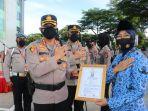 Kapolresta-Tangerang-Kombes-Pol-Wahyu-Sri-Bintoro-beri-penghargaan-HUT-Korpri.jpg