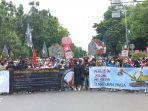 Koalisi-Rakyat-Menolak-Penggusuran-KRMP-demo-di-Balai-Kota.jpg