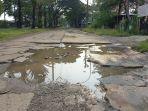 Kondisi-Jalan-Garuda-dan-Jalan-Ir-Juanda-yang-rusak-parah.jpg