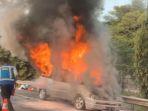 Mobil-Kijang-terbakar.jpg
