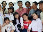 Mutia-Cito-bersama-Aditya-Gumay-dan-pemain-pendukung-film-pendek-Kue-Uang-Tahun.jpg