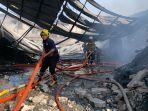 Pabrik-penggilingan-biji-plastik-dan-gudang-kimia-terbakar.jpg