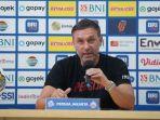 Pelatih-Persija-Jakarta-Thomas-Doll-saat-jumpa-pers-sebelum-pertandingan-kontra-Bhayangkara-FC.jpg