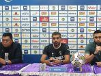 Pelatih-Persita-Tangerang-Luis-Edmundo-saat-memberikan-keterangan-pers.jpg