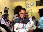Pilar-Saga-Ichsan-temui-bayi-yang-lahir-dari-ibu-ODGJ.jpg