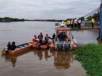 Plt-Ketua-Golkora-terjun-ke-sungai-kapuas.jpg