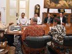 Prabowo-Subianto-menerima-kehadiran-delapan-pengusaha-besar.jpg
