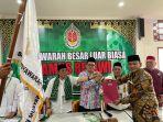 Riano-P-Ahmad-batik-cokelat-resmi-menggantikan-almarhum-Abraham-Lunggana.jpg