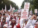 Ribuan-Dokter-dan-Perawat-Demo.jpg