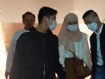 Rizky-Billar-dan-Lesti-Kejora-saat-keluar-dari-Polda-Metro-Jaya.jpg