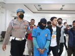 Sopir-angkot-bunuh-penumpangnya-sendiri.jpg