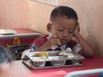 Suasana-Makan-Bergizi-Gratis-di-Tangsel-82773.jpg