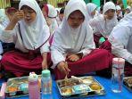 Suasana-anak-SD-di-Tangerang-Selatan-makan-bergizi-gratis.jpg