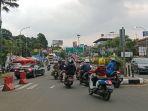 Suasana-lalu-lintas-di-Simpang-Gadog-Jalan-Raya-Puncak-Kabupaten-Bogor-Jawa-Barat.jpg