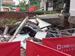 Tembok-pembatas-ambruk.jpg