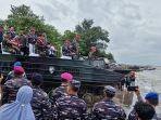 Tiga-unit-kendaraan-tempur-TNI-AL-dikerahkan-ke-Pantai-Tanjung-Pasir.jpg