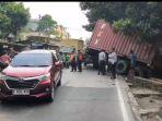 Truk-Kontainer-terperosok.jpg
