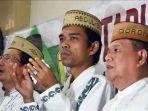 Ustaz-Abdul-Somad-tengah.jpg