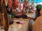 Jelang Lebaran Emak-emak Borong Daging Sapi di Pasar Anyar Tangerang