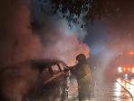 mobil-Toyota-Avanza-dengna-nomor-polisi-B-2643-TZH-terbakar.jpg