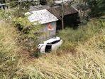 mobil-minibus-terjun-ke-jurang.jpg