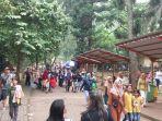 pengunjung-di-Taman-Margasatwa-Ragunan-TMR.jpg