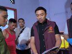 penyidik-Bareskrim-Polri-geledah-rumah-Sekdes-Kohod.jpg