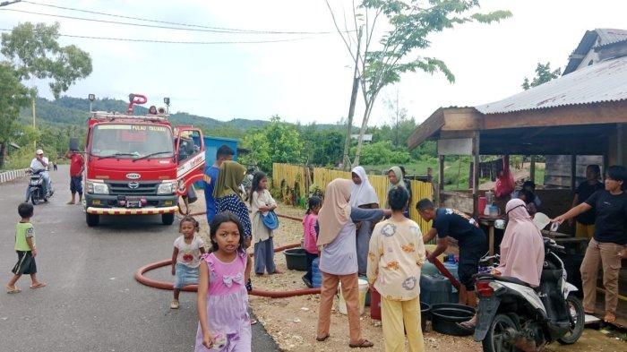 Seminggu Air Tak Mengalir, Pemkab Taliabu Maluku Utara Bagikan Air Gratis