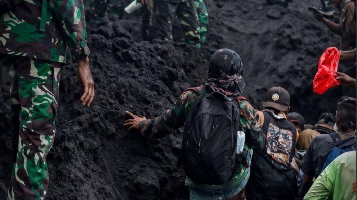 ERUPSI: Proses evaluasi 2 jenazah WNA yang menjadi korban erupsi Gunung Dukono, Halmahera Utara, Minggu (10/5/2026)
