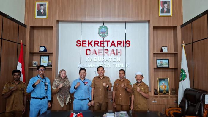 KESEHATAN: Sekkab Halmahera Timur Ricky Chairul Richfat bersama tim dari dua perusahaan yang akan membantu mengembangkan alat medis RSUD Maba, Rabu (25/2/2026)
