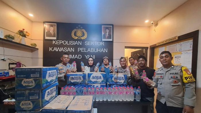 360 botol berisikan minuman keras di pelabuhan ahmad yani_tribun2