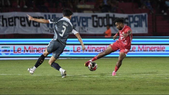 KOMPETISI: Akai Yakob Sayuri di laga PSIM Yogyakarta vs Malut United, Minggu (10/5/2026)