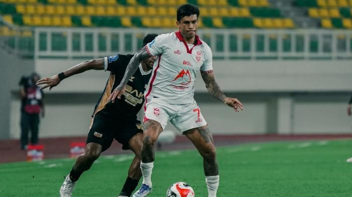 KOMPETISI: Aksi Ciro Alves bersama Malut United saat melawan Dewa United di pekan pertama Super League musim 2025-2026, Sabtu (9/8/2025)