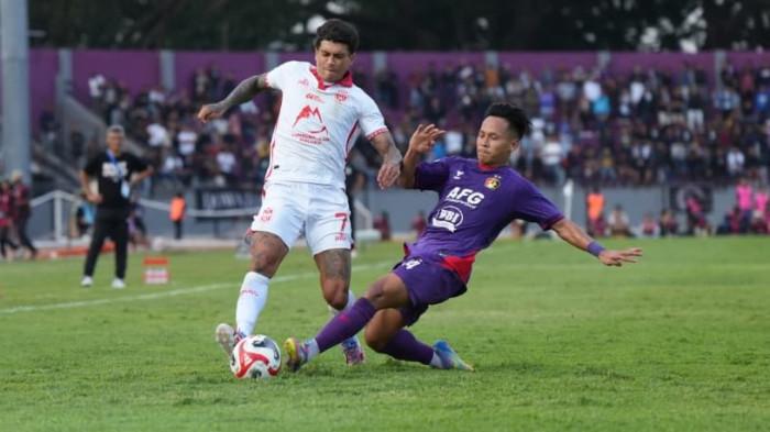 KOMPETISI: Aksi Ciro Alves pada laga Persik Kediri vs Malut United di Stadion Brawijaya, Kediri, Jumat (12/9/2025) pada lanjutan Super League 2025-2026 pekan ke 5