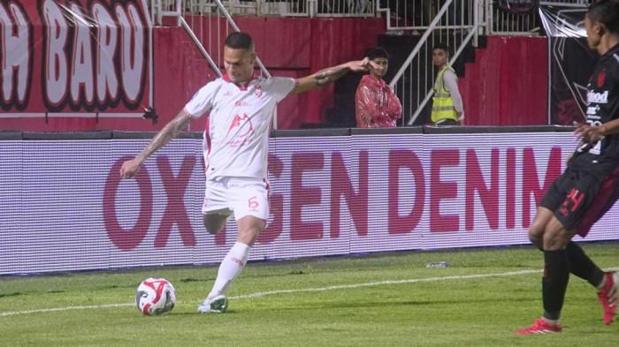 Aksi Igor Inocencio pada laga Malut United vs Bali United