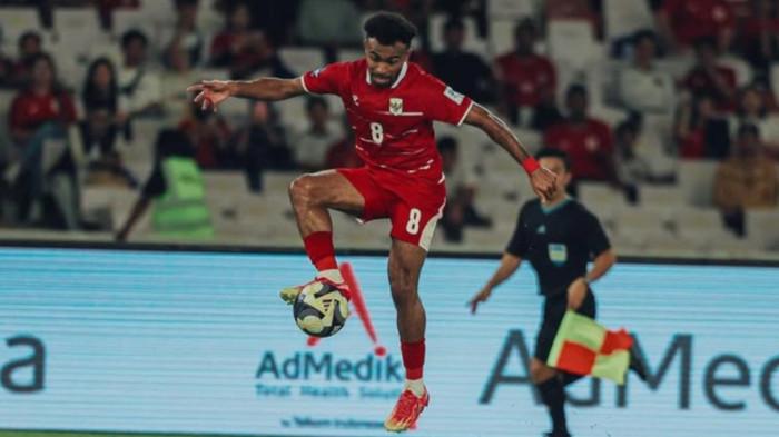 KOMPETISI: Aksi bintang Malut United Yakob Sayuri pada laga Timnas Indonesia vs Saint Kitts dan Nevis di FIFA Series 2026 di SUGBK, Jumat (27/3/2026) malam. Berikut ini hitung-hitungan sang winger masuk Starting XI di final lawan Bulgaria, Senin (30/3/2026) malam