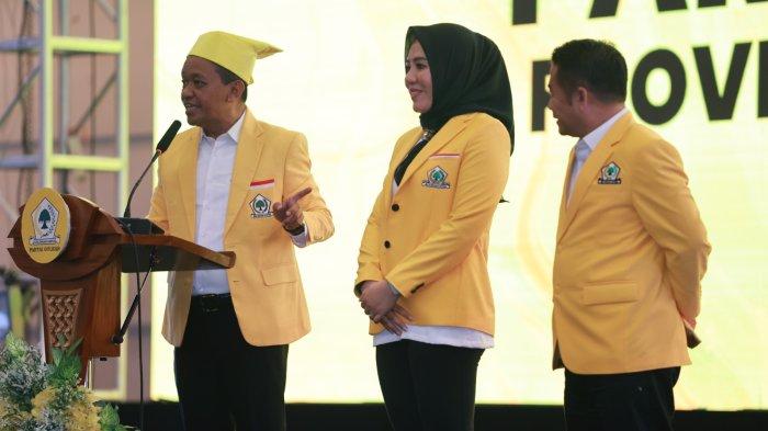 KEPEMIMPINAN: Ketum DPP Partai Golkar Bahlil Lahadalia didampingi Alien Mus sebagai Ketua DPD I Partai Golkar Maluku Utara dan Wakil Bupati Halmahera Timur Anjas Taher pada Musda ke VI Partai Golkar Maluku Utara di Bela Hotel Ternate, Minggu (12/4/2026). Alien Mus kembali pimpin partai ini