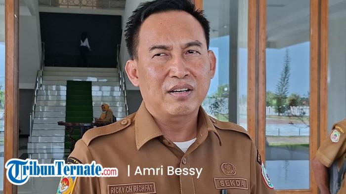 STATEMENT: Sekkab Halmahera Timur Ricky Chairul Richfat saat bersedia diwawancarai Tribunternate,com disela-sela kerjanya, Senin (2/2/2026)