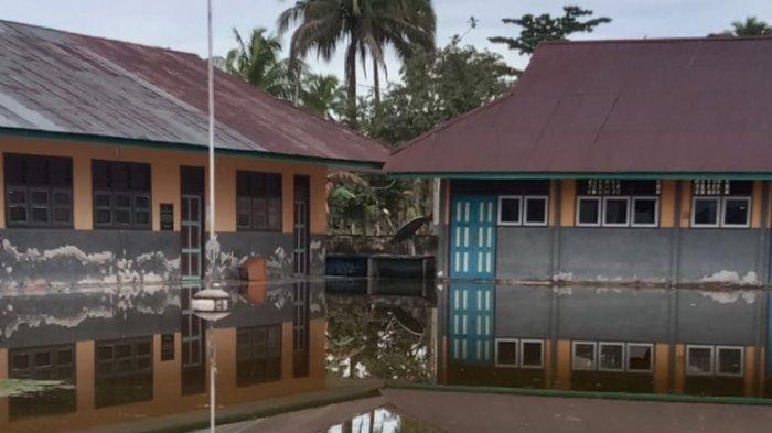 CUACA: Salah satu SD di Desa Dorolamo Halmahera Timur terendam banjir, Rabu (20/5/2026). Bencana ini diakibatkan hujan dengan intensitas tinggi terjadi di wilayah tersebut