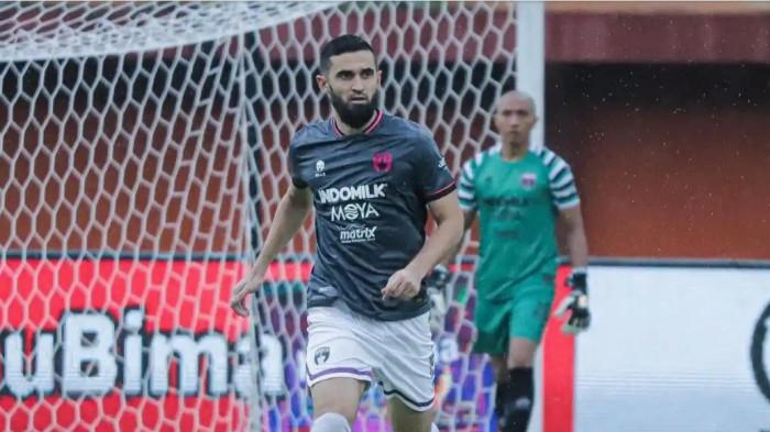 KOMPETISI: Bek Persita Tangerang Javlon Guseynov.